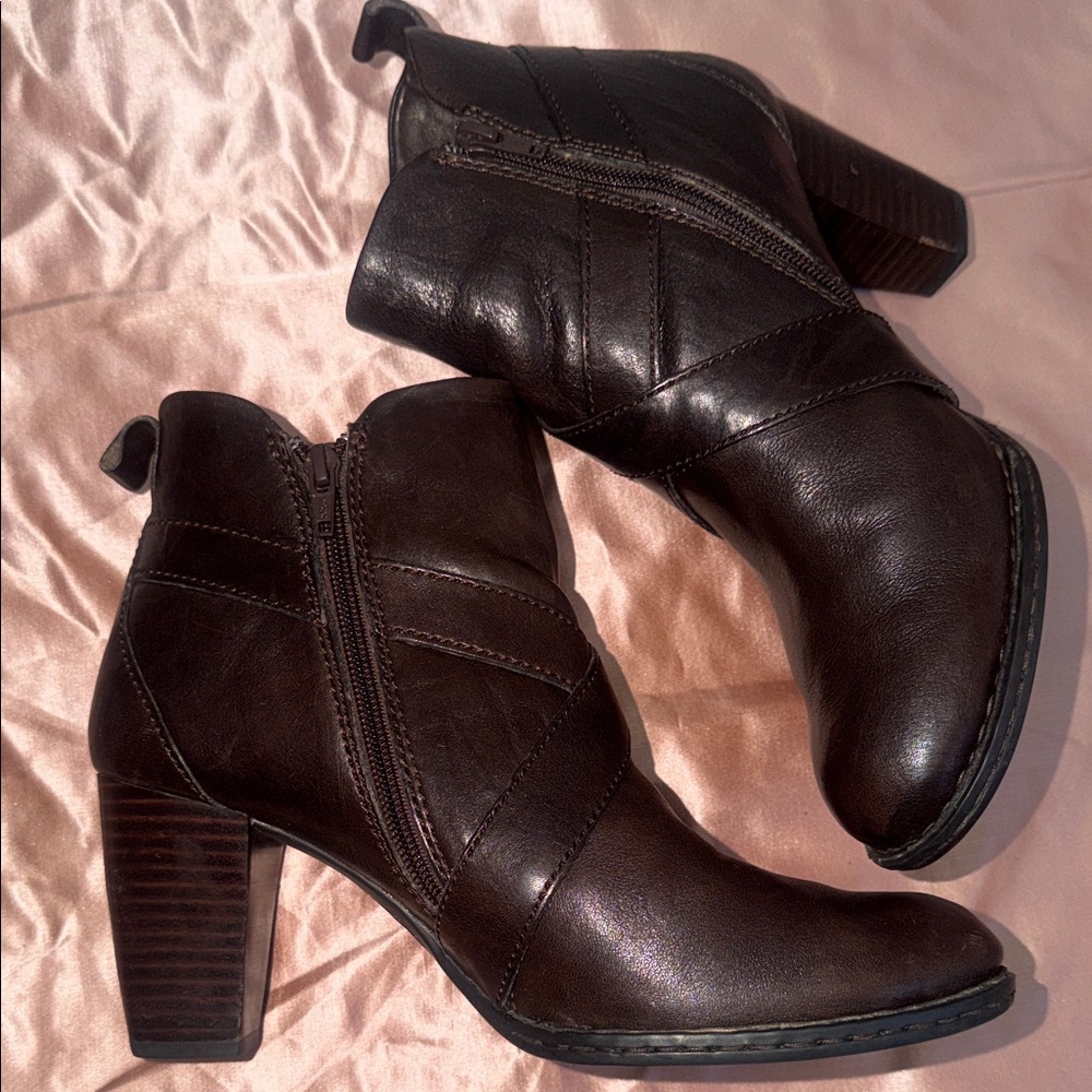 BORN Dark Brown Leather Ankle Booties with Stacked Heel